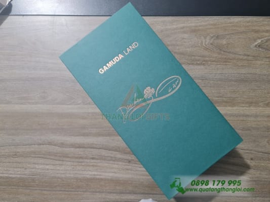 Hop Am Duong ep kim vang logo GAMUDA LAND dung Ruou