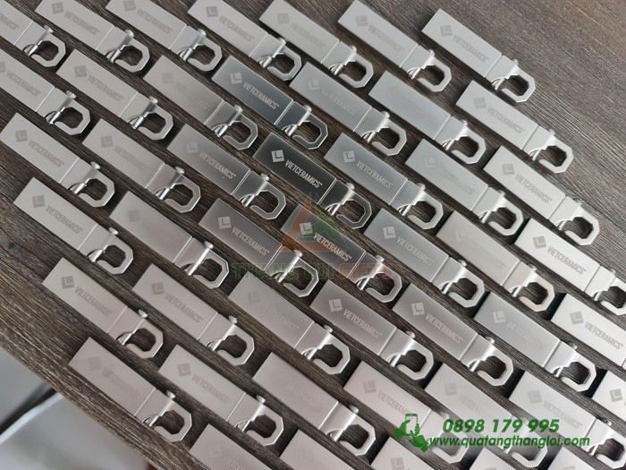 USB kim loại khắc logo theo yêu cầu khách hàng