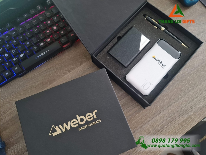 Bo Qua Tang(Pin Sac WP161+But +Hop Namcard)khac logo Weber