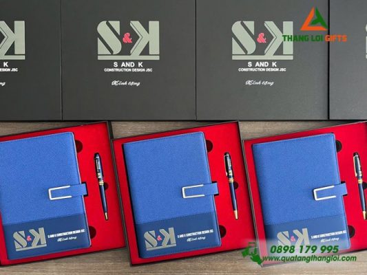 Bo Qua Tang (So Tay & But Ky) Mau Xanh - In Khac Logo Doanh Nghiep S&K 