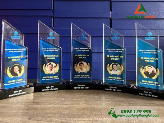 Cúp Pha Lê - In Logo Doanh Nghiệp Hải Minh Làm Quà Vinh Danh Nhân Viên