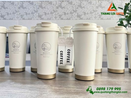 Ly Giu Nhiet 530ml Mau Trang Kem - Khac Logo Truong DH Luat-DHQG Ha Noi