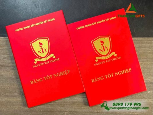 Bia Dung Giay Tot Nghiep Mau Do - Ep Kim Logo Truong Trung Cap Nguyen Tat Thanh