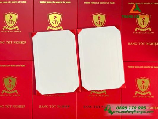 Bia Dung Giay Tot Nghiep Mau Do - Ep Kim Logo Truong Trung Cap Nguyen Tat Thanh