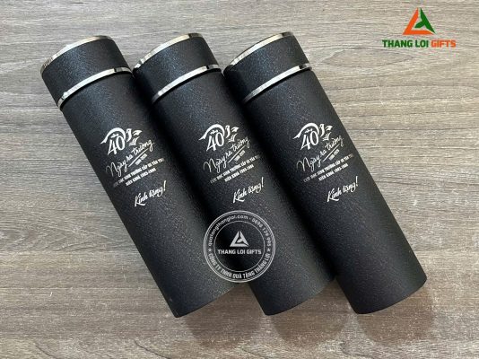 Binh Giu Nhiet Son Nham Mau Den 500ml - Khac logo 40 Nam Ngay Ra Truong Cap III Tan Tru
