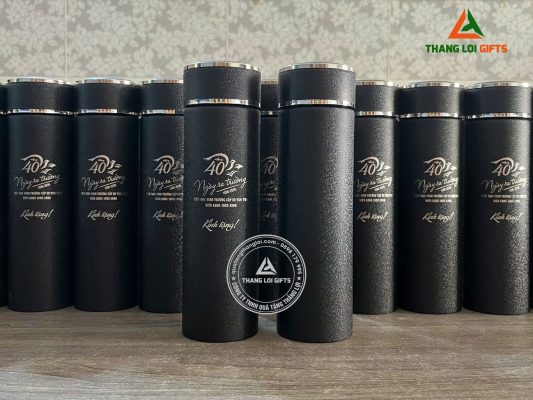 Binh Giu Nhiet Son Nham Mau Den 500ml - Khac logo 40 Nam Ngay Ra Truong Cap III Tan Tru