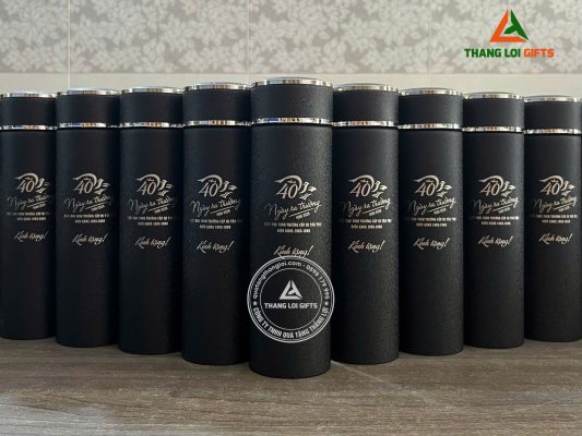 Binh Giu Nhiet Son Nham Mau Den 500ml - Khac logo 40 Nam Ngay Ra Truong Cap III Tan Tru