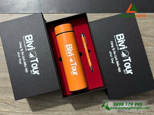 Bo Qua Tang (Binh & But Bi) Mau Cam - In Khac Logo Doanh Nghiep Bivi Tour