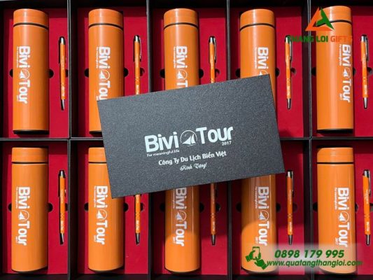 Bo Qua Tang (Binh & But Bi) Mau Cam - In Khac Logo Doanh Nghiep Bivi Tour