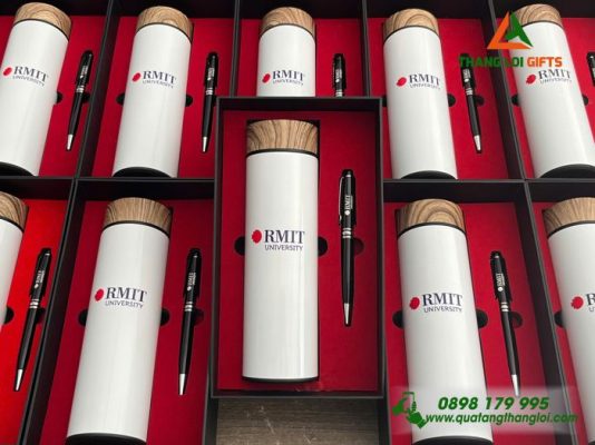 Bo Qua Tang (Binh & But) - In Khac Logo Truong Dai Hoc RMIT