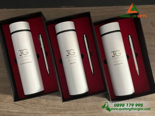 Bo Qua Tang (Binh & But) Mau Trang - In Khac Logo Doanh Nghiep TG T'Golf Premium