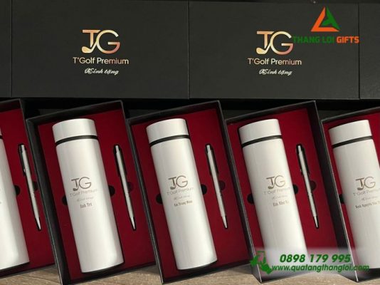 Bo Qua Tang (Binh & But) Mau Trang - In Khac Logo Doanh Nghiep TG T'Golf Premium