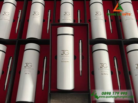 Bo Qua Tang (Binh & But) Mau Trang - In Khac Logo Doanh Nghiep TG T'Golf Premium