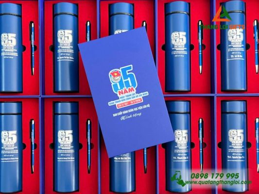 Bo Qua Tang (Binh & But) Mau Xanh - In Khac Logo 95 Nam Thanh Lap Doan Thanh Nien
