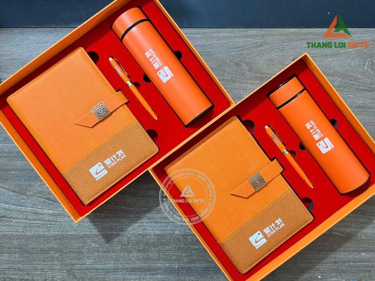 Bo Qua Tang (So+ Binh+ But) Mau Cam - In Khac Logo Su Kien Doanh Nghiep Luxshare ICT