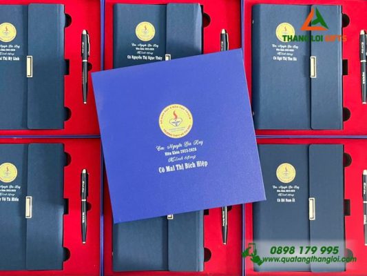 Bo Qua Tang (So & But) Mau Xanh - In Khac Logo Truong THPT Vo Thi Sau