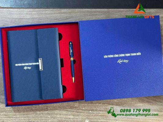 Set Qua Tang (So & But) Mau Xanh - In Khac Ten Van Phong Cong Chung Trinh Thanh Dien