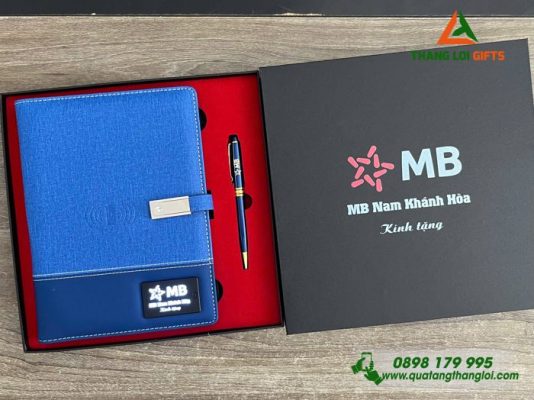 Bo Qua Tang (So Da Nang & But) Mau Xanh - In Khac Logo MB