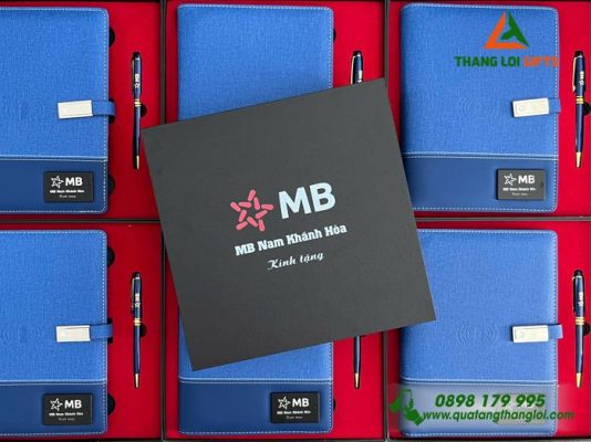 Bo Qua Tang (So Da Nang & But) Mau Xanh - In Khac Logo MB