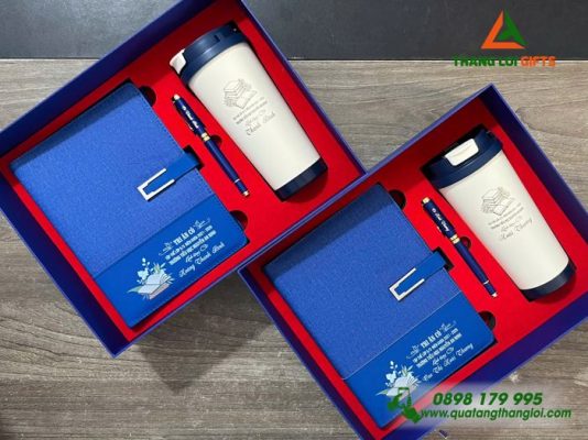Bo Qua Tang (So+ Ly 530ml+ But) Mau Xanh - In Khac Noi Dung Tri An Thay Co Truong Tieu Hoc Nguyen An Ninh