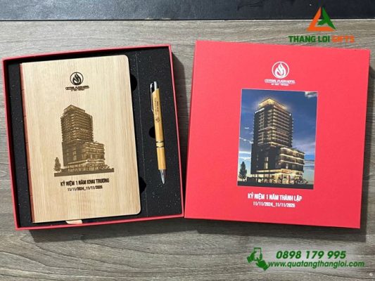 Bo Qua Tang (So Tay Go & But Bi Go) - In Khac Logo Central Plaza Hotel 