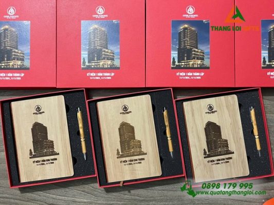 Bo Qua Tang (So Tay Go & But Bi Go) - In Khac Logo Central Plaza Hotel 