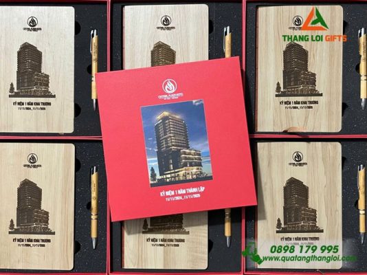 Bo Qua Tang (So Tay Go & But Bi Go) - In Khac Logo Central Plaza Hotel 