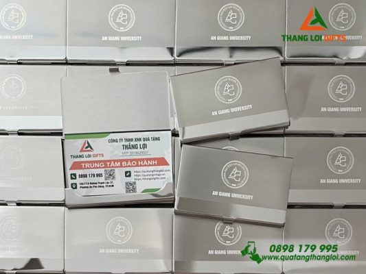 Hop Dung Namecard Inox - Khac Logo Truong Dai Hoc An Giang