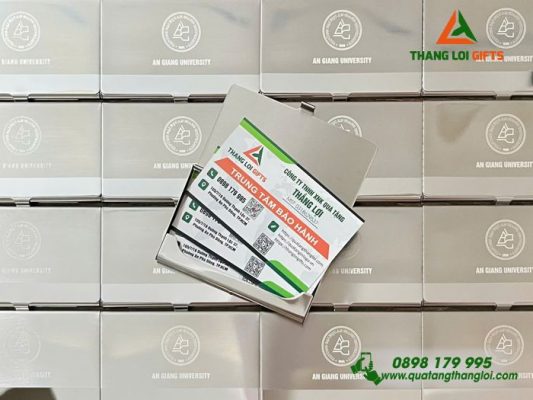 Hop Dung Namecard Inox - Khac Logo Truong Dai Hoc An Giang