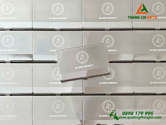 Hop Dung Namecard Inox - Khac Logo Truong Dai Hoc An Giang