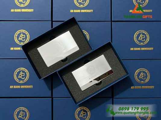Hop Dung Namecard Inox - Khac Logo Truong Dai Hoc An Giang