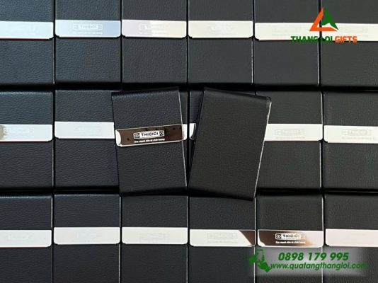 Hop Dung Namecard Mau Den - Khac Logo Doanh Nghiep THIBIDI