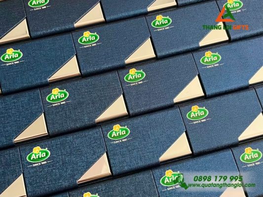 Hop Dung Namecard Vat Canh Mau Xanh - In Logo Doanh Nghiep Arla