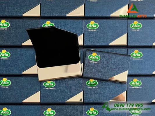Hop Dung Namecard Vat Canh Mau Xanh - In Logo Doanh Nghiep Arla