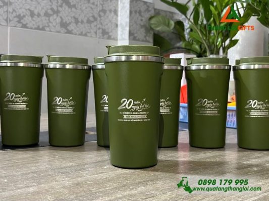 Ly Giu Nhiet 510ml Mau Xanh Reu - Khac Logo Ky Niem 20 Nam Truong THPT Dan Lap Le Thanh Tong 