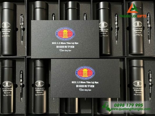 Bo Qua Tang (Binh Giu Nhiet & But Ky) Mau Den - In Khac Logo Truong Dai Hoc KHXH NV TP.HCM
