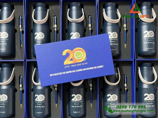 Bo Qua Tang (Binh Giu Nhiet Lock&Lock & But Ky) Mau Xanh - In Khac Logo 20 Nam Truong Dai Hoc Nong Lam TP.HCM 