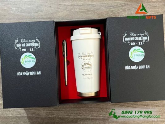 Bo Qua Tang (Ly 530ml & But) Mau Trang - In Khac Noi Dung Ngay Nha Giao Viet Nam 20-11