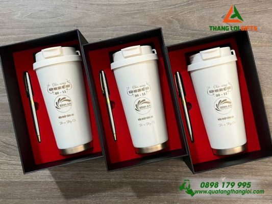 Bo Qua Tang (Ly 530ml & But) Mau Trang - In Khac Noi Dung Ngay Nha Giao Viet Nam 20-11