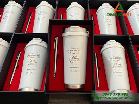 Bo Qua Tang (Ly 530ml & But) Mau Trang - In Khac Noi Dung Ngay Nha Giao Viet Nam 20-11