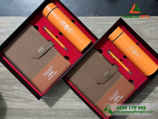 Bo Qua Tang (So+ Binh+ But) Mau Cam - In Khac Noi Dung Ngay Nha Giao Viet Nam 20-11