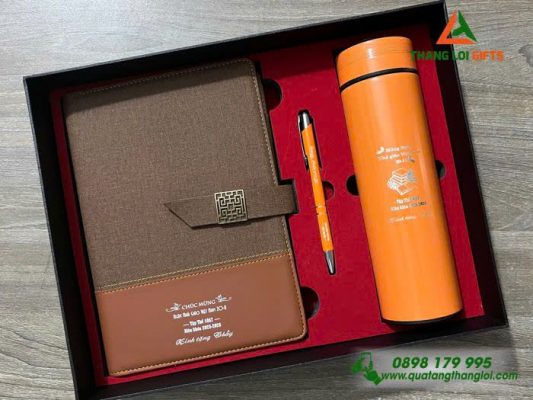 Bo Qua Tang (So+ Binh+ But) Mau Cam - In Khac Noi Dung Ngay Nha Giao Viet Nam 20-11