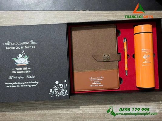 Bo Qua Tang (So+ Binh+ But) Mau Cam - In Khac Noi Dung Ngay Nha Giao Viet Nam 20-11