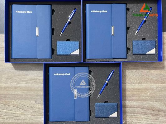 Bo Qua Tang (So+ Hop Namecard+ But) Mau Xanh - In Khac Logo Doanh Nghiep Kimberly-Clark 