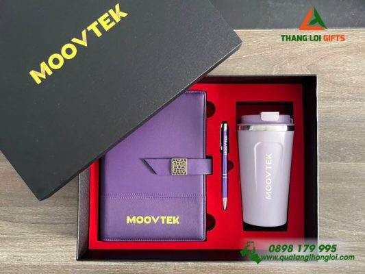 Bo Qua Tang (So+ Ly+ But) Mau Tim - In Khac Logo MOOVTEK 