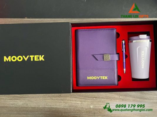 Bo Qua Tang (So+ Ly+ But) Mau Tim - In Khac Logo MOOVTEK 