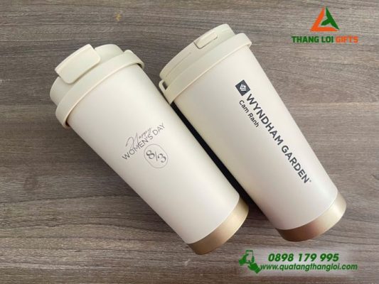 Ly giu nhiet 530ml mau kem khac ten Doanh nghiep WYNDHAM GARDEN