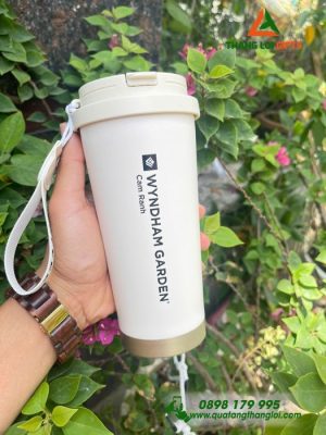 Ly giu nhiet 530ml mau kem khac ten Doanh nghiep WYNDHAM GARDEN