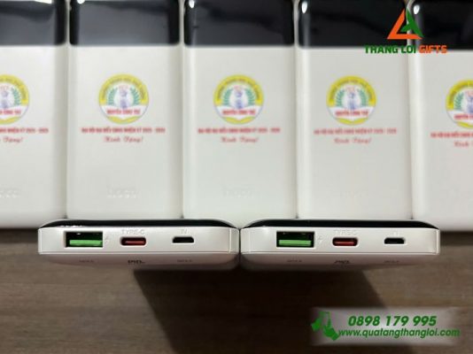Pin Sac Du Phong Hoco Mau Trang 10.000mAh - In Logo Truong Nguyen Cong Tru