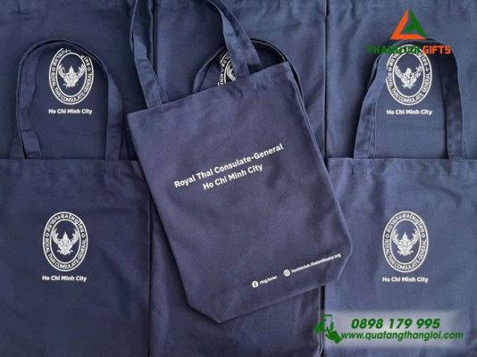 Túi Vải Canvas Màu Xanh Đậm – In Logo Tổng Lãnh Sự Quán Thái Lan Tại TP.HCM (